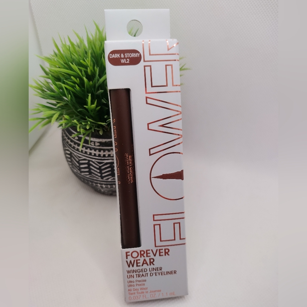 Forever Wear Winged Eyeliner - Dark & Stormy (Brown)
